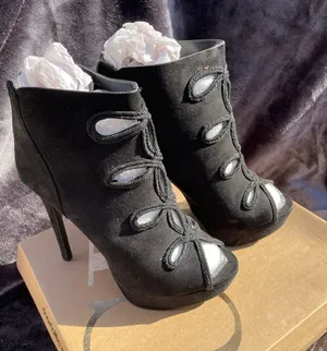 Black Suede Heel Size 7 thumbnail 1