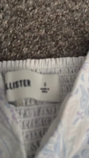 Unique, print Hollister, baby doll top thumbnail 2