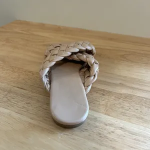 Nude Woven Strap Sandals Bamboo Sz 8 flats slip on work brunch soft girl church thumbnail 4