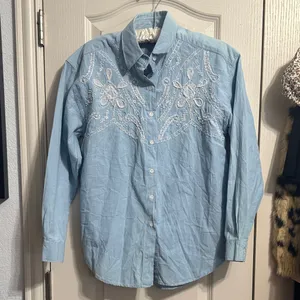 Vintage 90s Light Blue Beaded Embroidered Western‎ Button Down Long Sleeve Shirt thumbnail 2