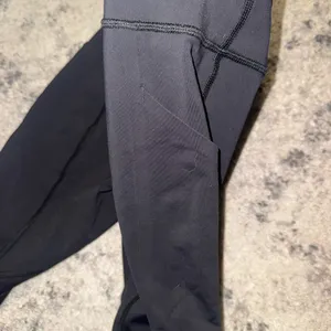 Lululemon Black Athletic Leggings thumbnail 3