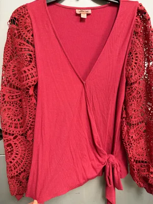 Red shirt size S lace sleeve v-neck thumbnail 3
