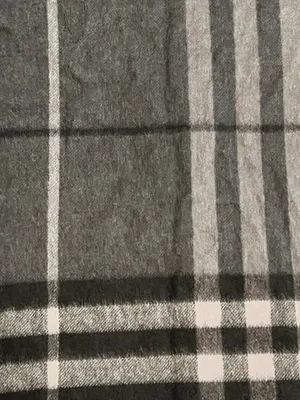 Burberry 100% Cashmere Grey/Black Classic Check Plaid Fringe Unisex Scarf thumbnail 6