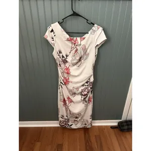 White House‎ Black Market White Lily Floral Print Cap Sleeve Dress Women’s Sz 6 thumbnail 2