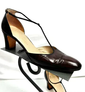 Bruno Magli Brown LeatherT-Strap Heels Size 8.5 AAA Narrow thumbnail 1