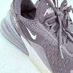 Nike Women's Black Air Max 270 Sneakers Size 8.5 thumbnail 2