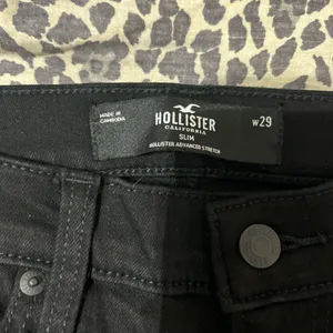Hollister Men's 9" Slim Black Hollister Men's 9" Slim Black Denim Shorts Size 29 thumbnail 4