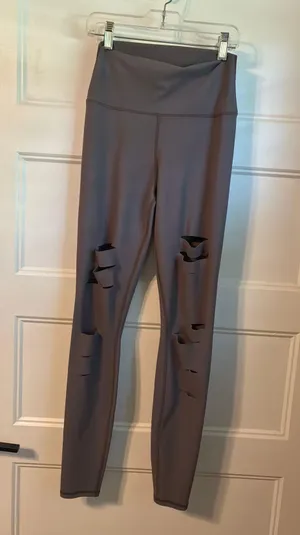 Alo Distressed Yoga leggings thumbnail 1