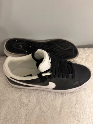 Black Nike sneakers  thumbnail 8