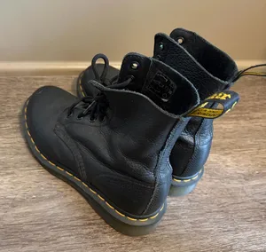 Dr. Martens Boots Leather Lace-Up Women’s thumbnail 1