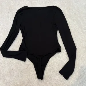 Aritzia Womens Sunday Best M Long Sleeve Black Preppy College Minimalist Soft thumbnail 2