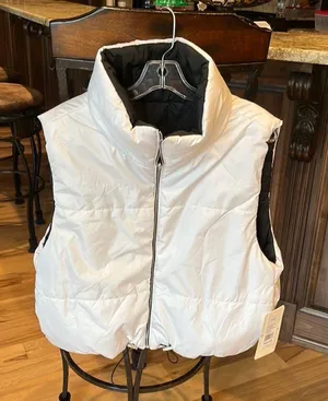 Vine and Valley Cozy Puffer Vest Reversible Jacket White Black Size XL New thumbnail 1