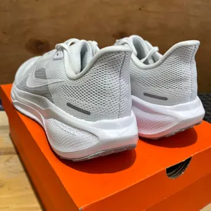 Nike Women's White Trainers thumbnail 5
