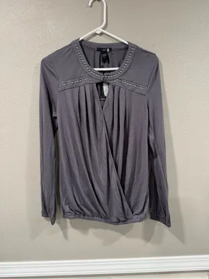 Buckle NWT Women’s Gray Studded Twist-Front Long Sleeve Top thumbnail 2