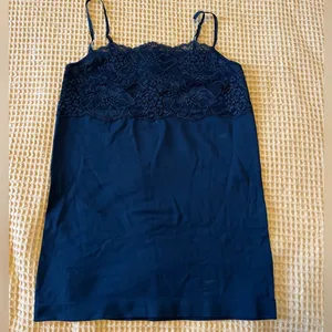 Banana Republic black lace camisole thumbnail 4