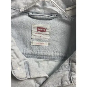 Levis Relaxed Fit Chambray Button Down Womens Size S Light Blue Denim Cotton thumbnail 4