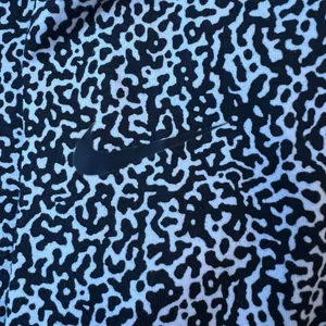 Nike Dri-FIT Long Sleeve Thermal Leopard Print Shirt Hiking Running Size Small thumbnail 3
