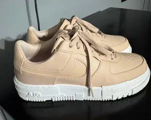Nike shoes thumbnail 1