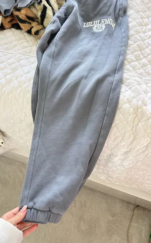 Lululemon sweatpants thumbnail 1