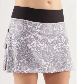 lululemon athletica Black and Gray Skort Size 6 RARE! thumbnail 1