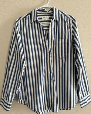 Gap Perfect Shirt Womens Large Blue White Stripe 100%‎ Cotton Minimalist Travel thumbnail 1