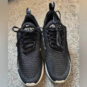 Nike Air Max 270 Shoes thumbnail 3