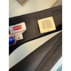 Levis Charcoal Gray Twist Back Tank Top Size Medium‎ thumbnail 4