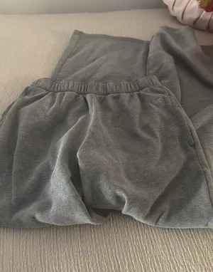 Hollister Sweatpants thumbnail 1