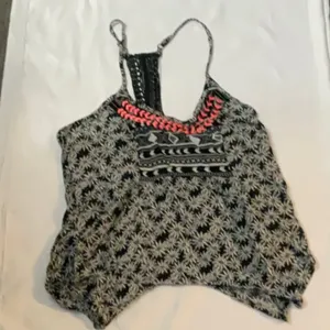 American Rag Black/White Floral Tribal Handkerchief Hem Tank M Southwestern Boho thumbnail 4