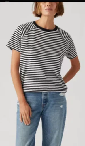 Levi's Women's Short Sleeve Game Day T-shirt - Black/white Small New thumbnail 1
