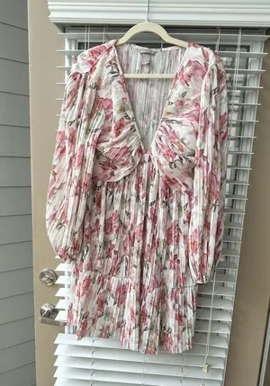 H&M Floral beautiful long sleeve deep v dress thumbnail 1
