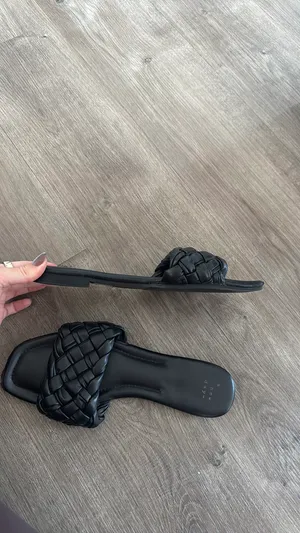 Black sandals Size 9.5 thumbnail 4