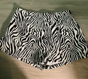 High-Rise Zebra Print Women's Shorts - Black & White thumbnail 1