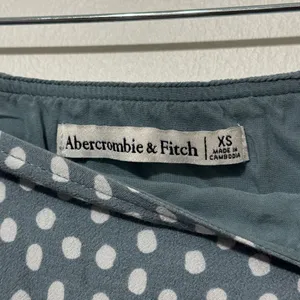 Abercrombie & Fitch Midi Skirt Size XS Polka Dot Cinched Blue White Fall thumbnail 4
