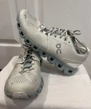 On Cloudstratus Running Shoes Light Gray Size  7.5 thumbnail 1