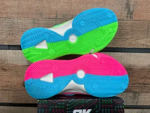 Pumas mismatched sneakers Multiple Size 6.5 thumbnail 5