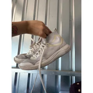 Lululemon Womens athletic shoes thumbnail 4