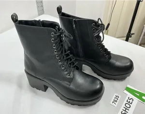 Womans Excellent Condition Soda Chunky Platform Combat Boots 8 Black Lug Heel thumbnail 1