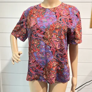 Casual Corner Vintage Red and Purple Paisley Short Sleeve Top Sz M thumbnail 1