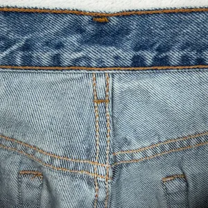 Vintage 90s Levi's 34 14 Shorts 550 Relaxed Fit High Rise Medium Wash Denim Boho thumbnail 9