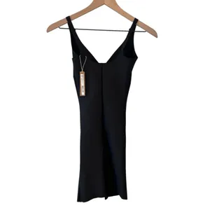 SKIMS Body NWT Unlined Plunge Mid Thigh Bodysuit - Onyx M ( SOLD OUT) thumbnail 4
