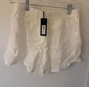 Aritzia TNA white linen shorts new with tags thumbnail 2