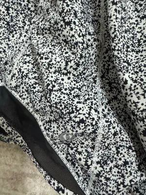 Lululemon hotty hot shorts 4” size 8 thumbnail 5