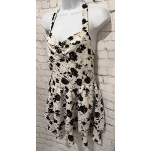 Black And White Floral Dress With Lace Back Size Medium thumbnail 2