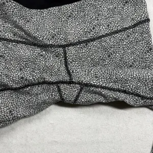 Lululemon Women’s Floral Print Leggings Size 6 Black White 31” Full Length thumbnail 4