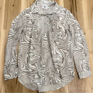 Princess Polly Hayden Swirl Button Down Shirt Women’s 4 thumbnail 2