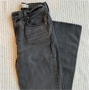 Abercrombie The 90s Straight Ultra High-Rise Jeans thumbnail 3