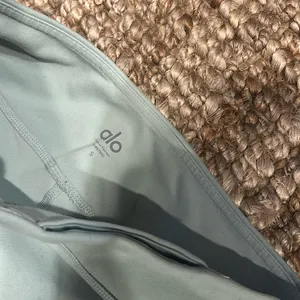 ALO Two Toned Grey Green Ribbed Workout Leggings Size Small thumbnail 5