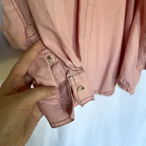 Altar'd State pink‎ button down jean jacket style cotton rayon women's S raw hem thumbnail 4