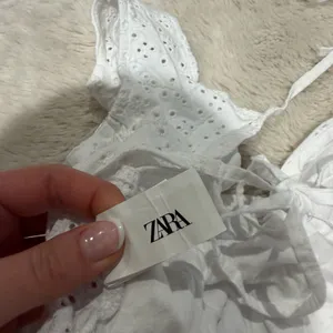 ZARA Embroidered Eyelet Corset Top thumbnail 4